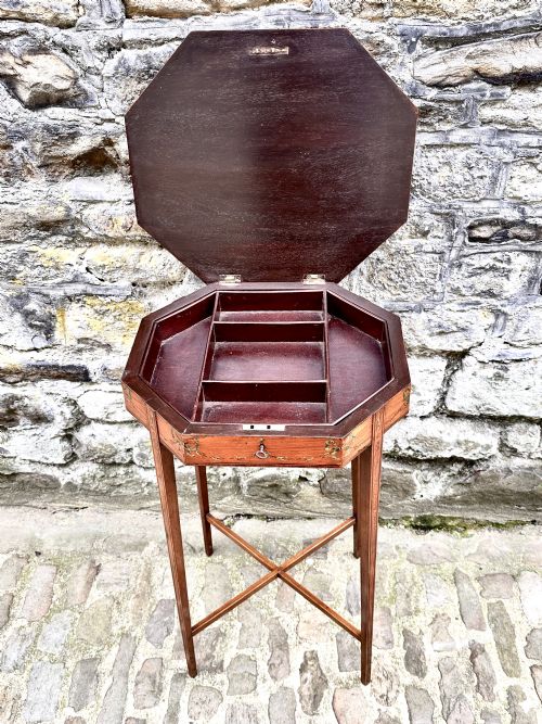 AN EDWARDIAN SATINWOOD WORK TABLE - ADDITIONAL PHOTO 4