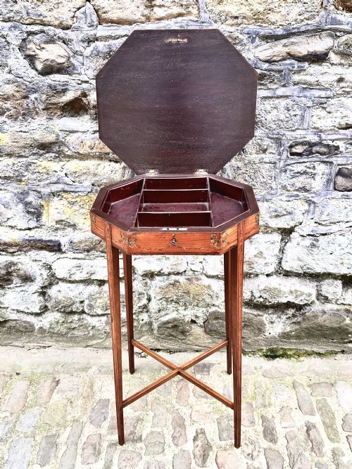 AN EDWARDIAN SATINWOOD WORK TABLE - ADDITIONAL PHOTO 5