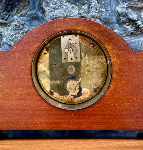 A SMALL EDWARDIAN MAHOGANY MANTEL CLOCK TIMEPIECE - ADDITIONAL PHOTO 2