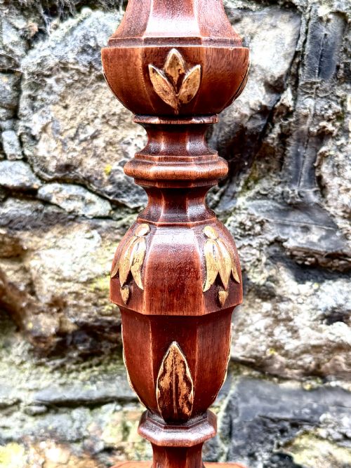 A PAIR OF ADAM STYLE MAHOGANY CANDLESTICKS - ADDITIONAL PHOTO 4