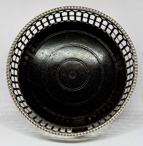 AN EARLY GEORGE III SILVER WINE COASTER - ADDITIONAL PHOTO 1