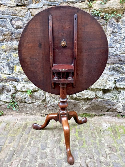 A GEORGE III MAHOGANY TRIPOD TABLE - ADDITIONAL PHOTO 2