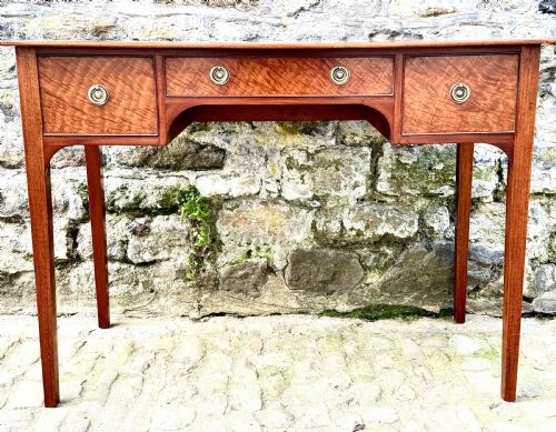 A SHERATON REVIVAL MAHOGANY WRITING TABLE - ADDITIONAL PHOTO 3