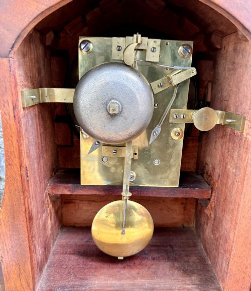A MID VICTORIAN MAHOGANY BRACKET CLOCK - ADDITIONAL PHOTO 4