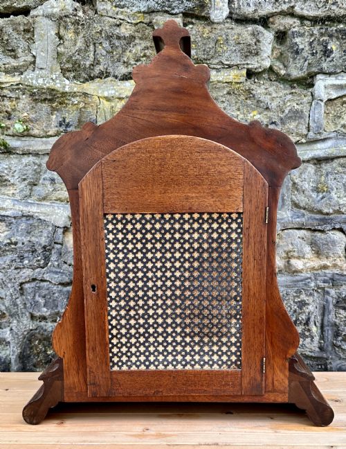 A MID VICTORIAN MAHOGANY BRACKET CLOCK - ADDITIONAL PHOTO 5