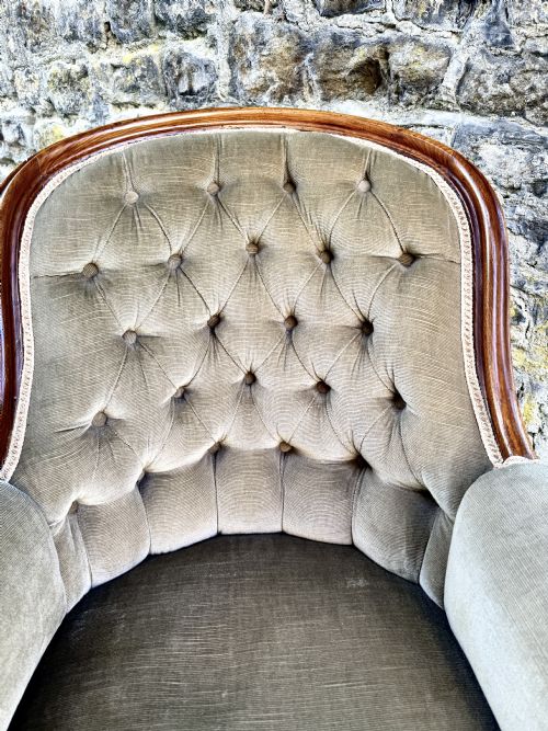 AN EARLY VICTORIAN WALNUT ARMCHAIR - ADDITIONAL PHOTO 4