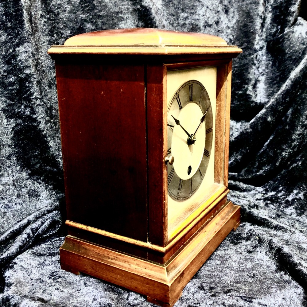 An early 20th century mahogany mantel clock  View II