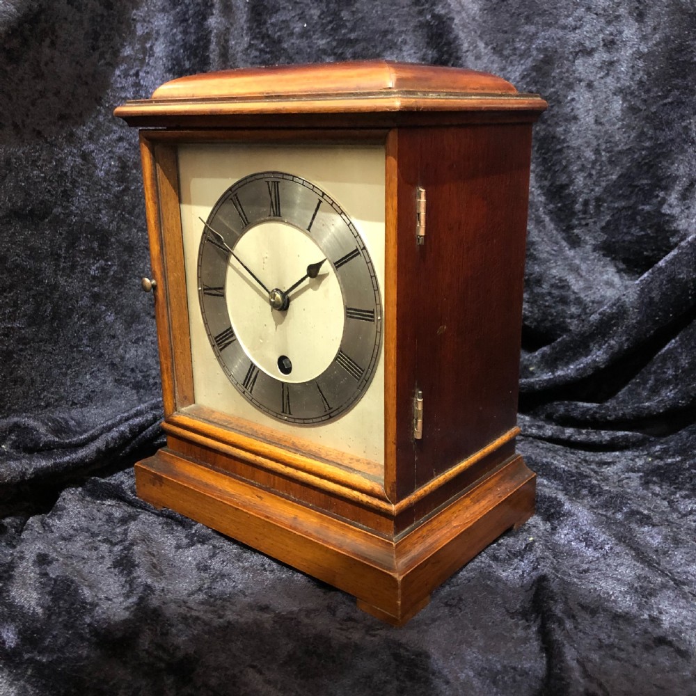 An early 20th century mahogany mantel clock  View III