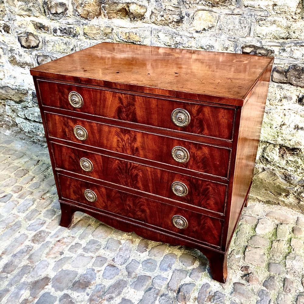 A small George III mahogany caddy top chest of drawers View III