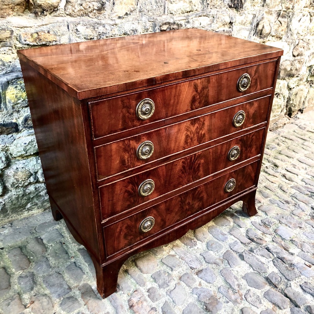 A small George III mahogany caddy top chest of drawers View IV