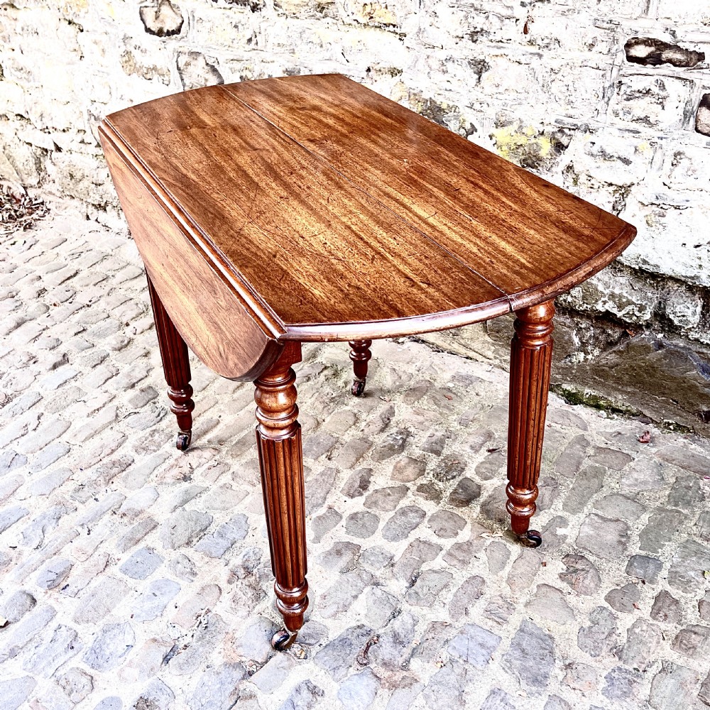 A William IV Mahogany Small Extending Dining Table View VI