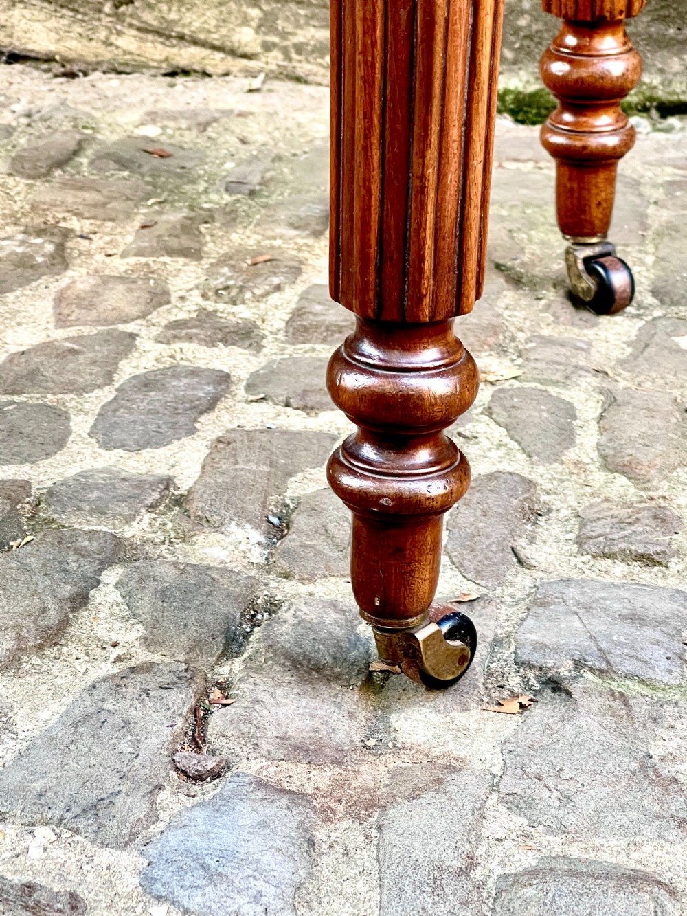 A William IV Mahogany Small Extending Dining Table View VII