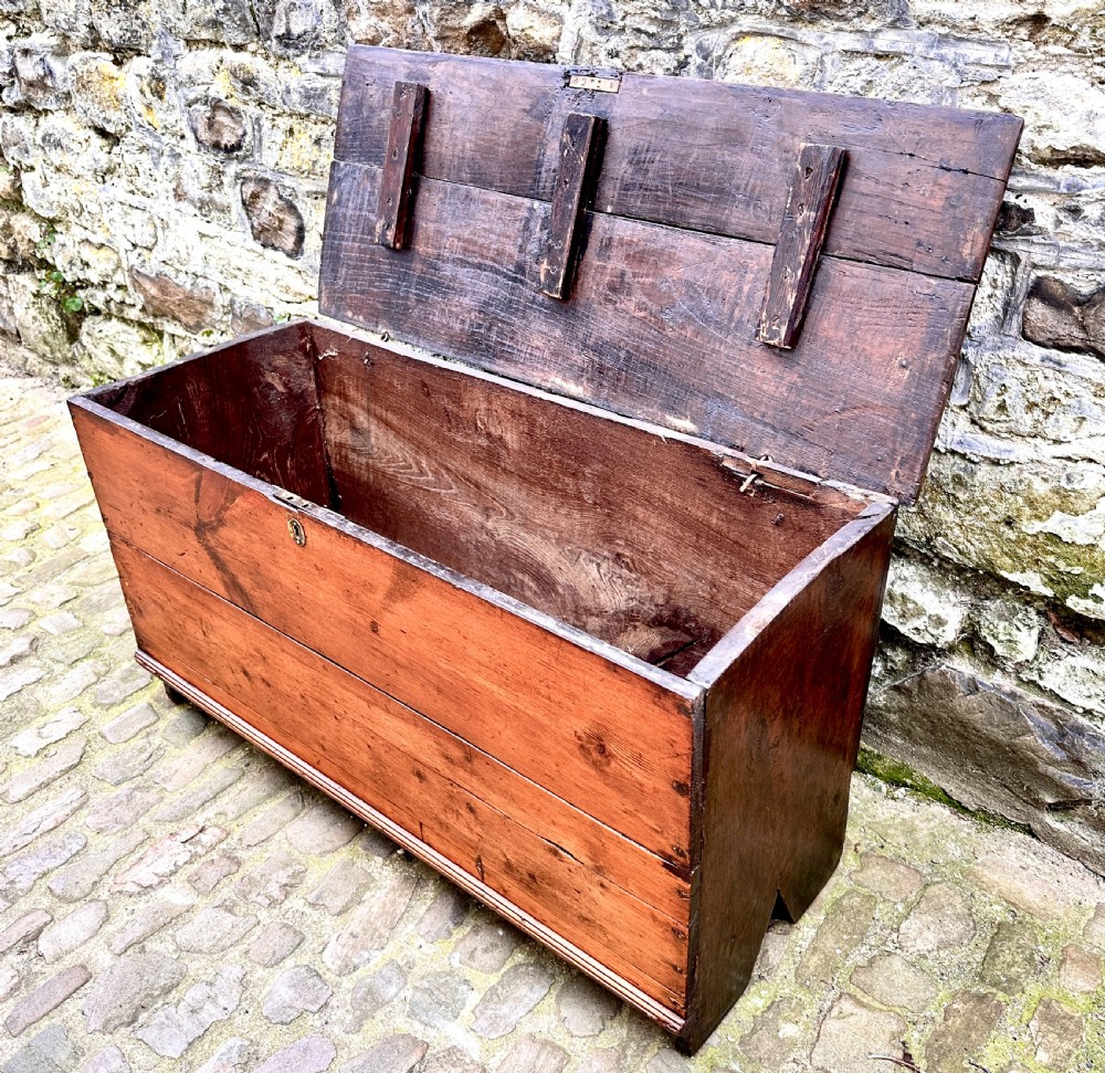 A Georgian Oak and Pine Coffer View VII