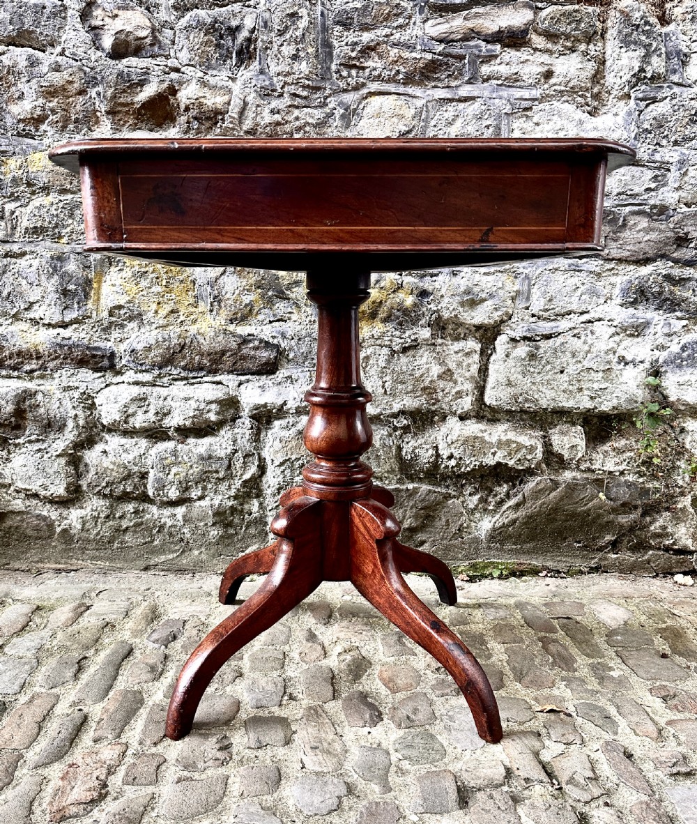 A Regency birchwood lamp table featuring a crossbanded top with rounded corners, a central turned column, and four splayed legs. View IV