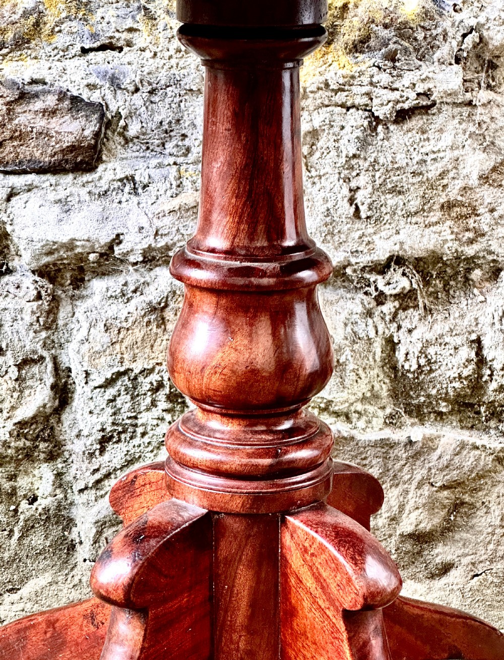 A Regency birchwood lamp table featuring a crossbanded top with rounded corners, a central turned column, and four splayed legs. View V