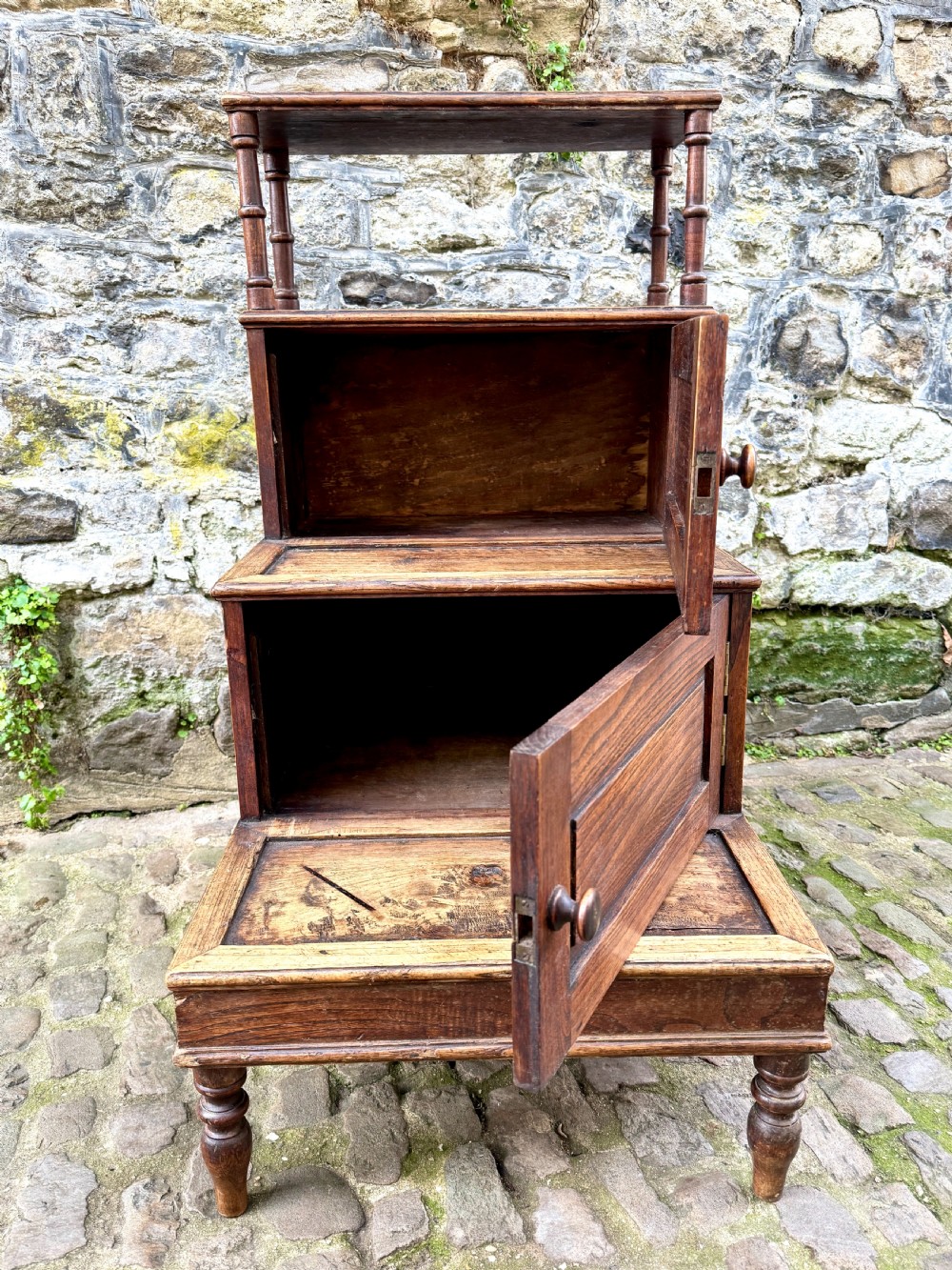 A flight of late Victorian oak library steps featuring three tiers, built-in cupboard doors, and turned support legs. View VIII