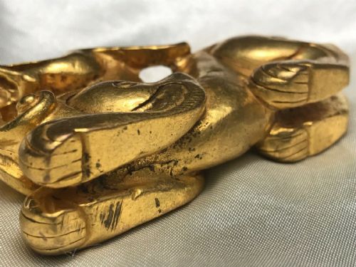 CHINESE LATE QING GILT BRONZE RECUMBENT DRAGON PAPERWEIGHT SCULPTURE - ADDITIONAL PHOTO 6