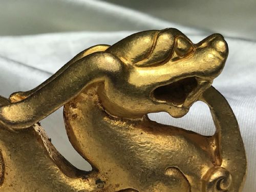 CHINESE LATE QING GILT BRONZE RECUMBENT DRAGON PAPERWEIGHT SCULPTURE - ADDITIONAL PHOTO 7