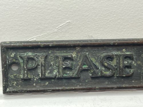 ARCHITECTURAL BRONZE GARDEN PLAQUE SIGN PLEASE CLOSE THE GATE - ADDITIONAL PHOTO 1