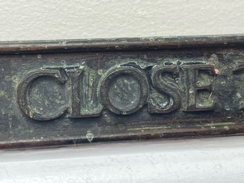 ARCHITECTURAL BRONZE GARDEN PLAQUE SIGN PLEASE CLOSE THE GATE - ADDITIONAL PHOTO 2