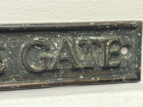 ARCHITECTURAL BRONZE GARDEN PLAQUE SIGN PLEASE CLOSE THE GATE - ADDITIONAL PHOTO 5