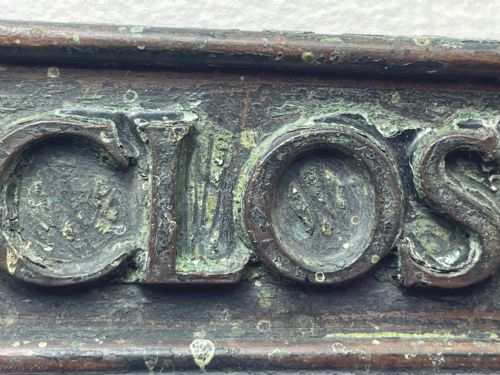 ARCHITECTURAL BRONZE GARDEN PLAQUE SIGN PLEASE CLOSE THE GATE - ADDITIONAL PHOTO 7