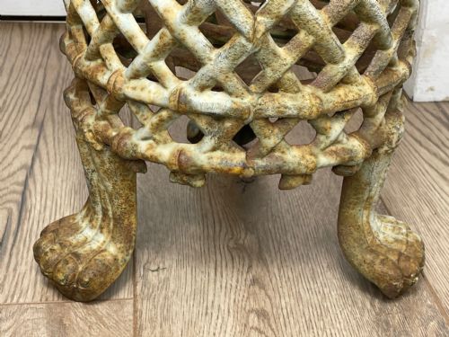 PAIR EDWARDIAN GARDEN CAST IRON LATTICE PLANTERS ON LION PAW FEET - ADDITIONAL PHOTO 5
