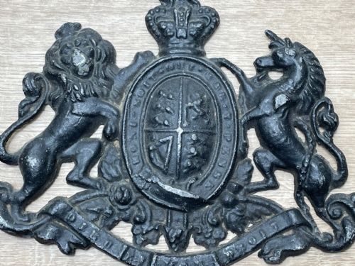 VICTORIAN LEAD BRITISH ROYAL COAT ARMS LION UNICORN WALL PLAQUE - ADDITIONAL PHOTO 2
