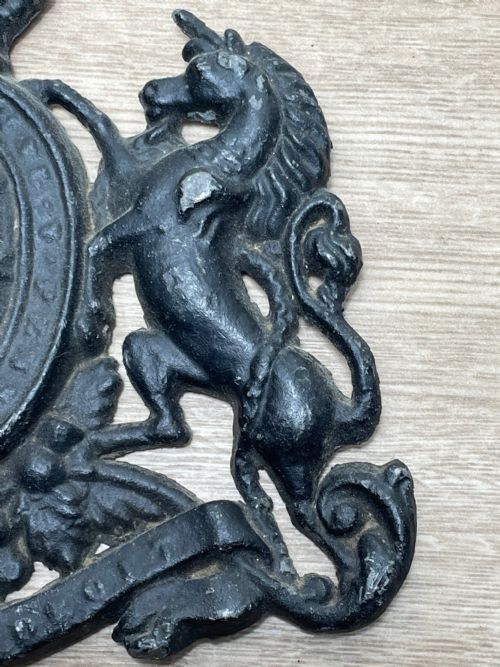 VICTORIAN LEAD BRITISH ROYAL COAT ARMS LION UNICORN WALL PLAQUE - ADDITIONAL PHOTO 5