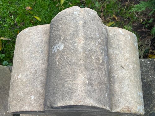 PAIR VICTORIAN CENTURY CARVED CURVED STONE FLEUR DE LIS FINIALS CAPPINGS - ADDITIONAL PHOTO 1