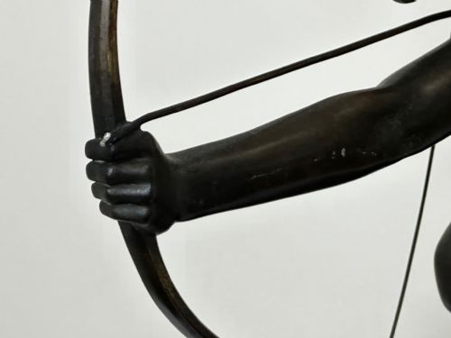 BRONZE SCULPTURE DIANA GODDESS HOLDING BOW ARROW SIGNED R HENN - ADDITIONAL PHOTO 10