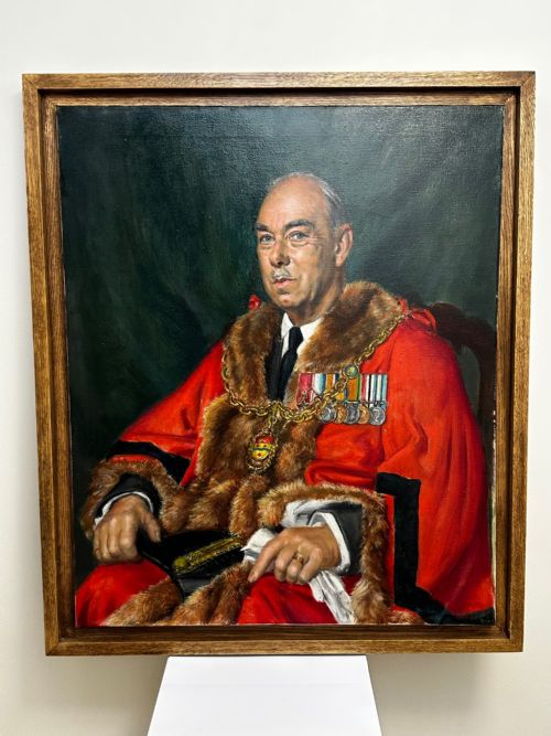 PORTRAIT MAYOR MAIDSTONE KENT RED COAT ROBES SIGNED BERNARD HAILSTONE - ADDITIONAL PHOTO 2