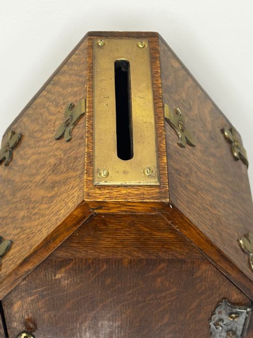 19TH CENTURY PUGIN DESIGN PRIVATE CHAPEL TIGER OAK LETTER BOX WITH KEY - ADDITIONAL PHOTO 2