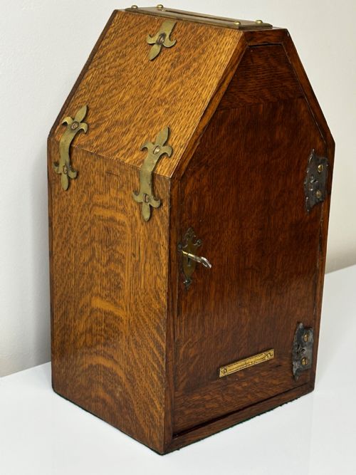 19TH CENTURY PUGIN DESIGN PRIVATE CHAPEL TIGER OAK LETTER BOX WITH KEY - ADDITIONAL PHOTO 3