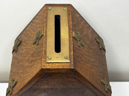 19TH CENTURY PUGIN DESIGN PRIVATE CHAPEL TIGER OAK LETTER BOX WITH KEY - ADDITIONAL PHOTO 4