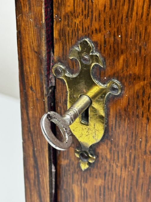 19TH CENTURY PUGIN DESIGN PRIVATE CHAPEL TIGER OAK LETTER BOX WITH KEY - ADDITIONAL PHOTO 11
