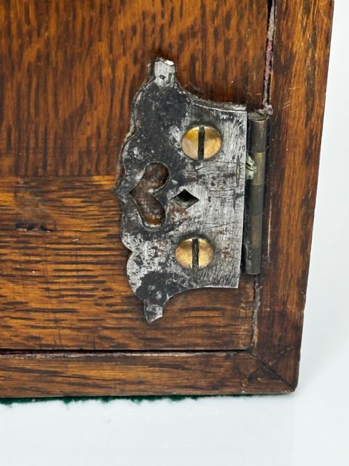 19TH CENTURY PUGIN DESIGN PRIVATE CHAPEL TIGER OAK LETTER BOX WITH KEY - ADDITIONAL PHOTO 13