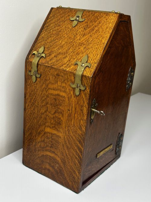 19TH CENTURY PUGIN DESIGN PRIVATE CHAPEL TIGER OAK LETTER BOX WITH KEY - ADDITIONAL PHOTO 15