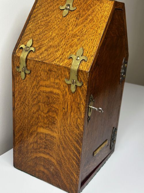 19TH CENTURY PUGIN DESIGN PRIVATE CHAPEL TIGER OAK LETTER BOX WITH KEY - ADDITIONAL PHOTO 16