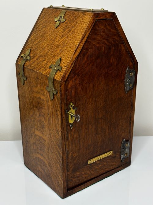 19TH CENTURY PUGIN DESIGN PRIVATE CHAPEL TIGER OAK LETTER BOX WITH KEY - ADDITIONAL PHOTO 18