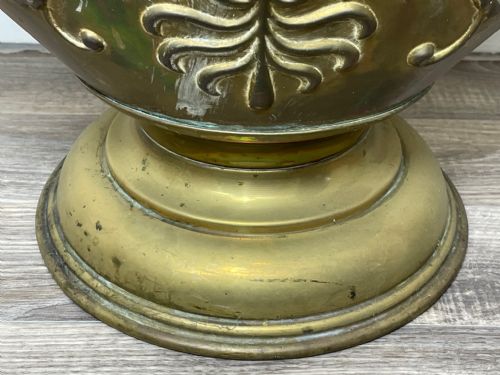 VICTORIAN BRASS CURVED COAL SCUTTLE HELMET DUAL LID - ADDITIONAL PHOTO 3