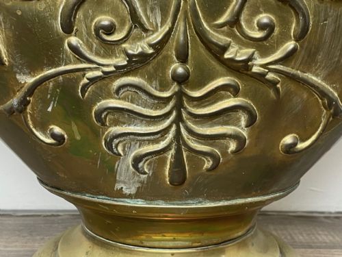 VICTORIAN BRASS CURVED COAL SCUTTLE HELMET DUAL LID - ADDITIONAL PHOTO 4