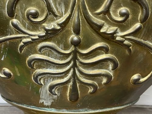 VICTORIAN BRASS CURVED COAL SCUTTLE HELMET DUAL LID - ADDITIONAL PHOTO 5