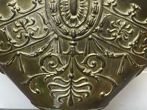 VICTORIAN BRASS CURVED COAL SCUTTLE HELMET DUAL LID - ADDITIONAL PHOTO 6