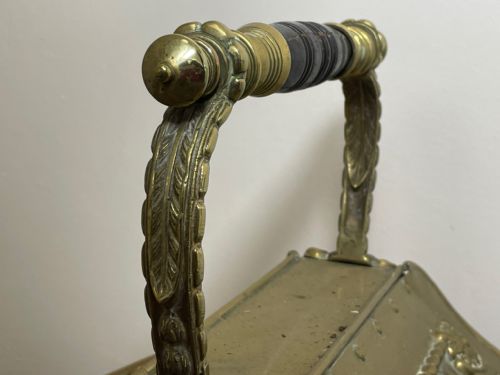 VICTORIAN BRASS CURVED COAL SCUTTLE HELMET DUAL LID - ADDITIONAL PHOTO 10