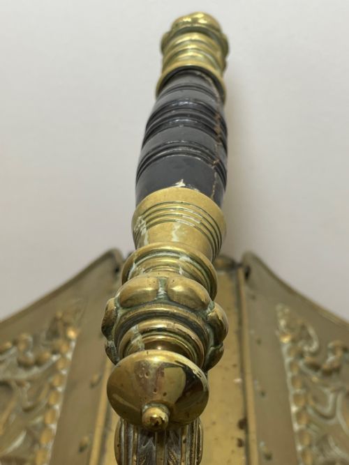 VICTORIAN BRASS CURVED COAL SCUTTLE HELMET DUAL LID - ADDITIONAL PHOTO 12