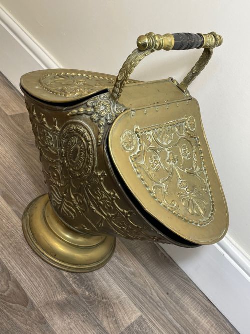 VICTORIAN BRASS CURVED COAL SCUTTLE HELMET DUAL LID - ADDITIONAL PHOTO 13