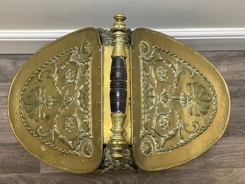 VICTORIAN BRASS CURVED COAL SCUTTLE HELMET DUAL LID - ADDITIONAL PHOTO 14