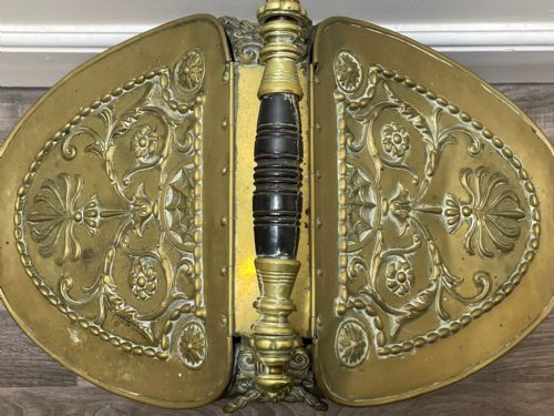 VICTORIAN BRASS CURVED COAL SCUTTLE HELMET DUAL LID - ADDITIONAL PHOTO 15
