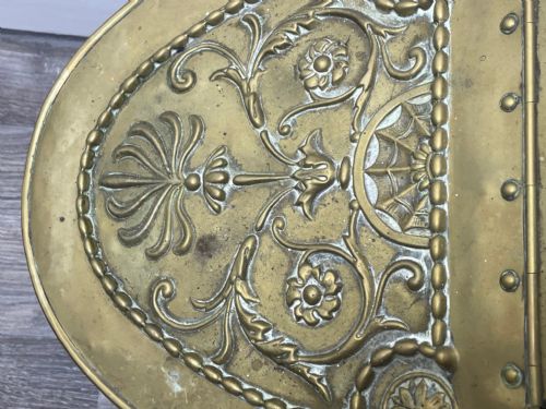 VICTORIAN BRASS CURVED COAL SCUTTLE HELMET DUAL LID - ADDITIONAL PHOTO 17